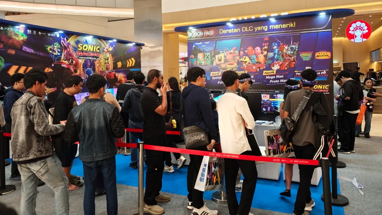 Gamers are queuing to try Sonic Racing CrossWorlds. (DoubleXP)