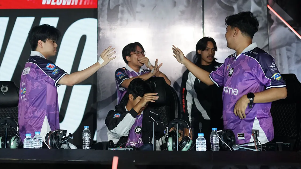 While it's impossible for RRQ to go to the playoffs, they can still soften the blow. (Moonton)