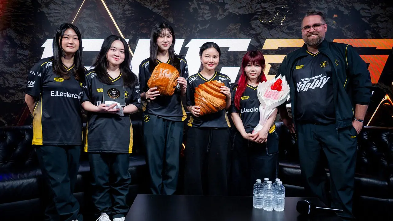 Team Vitality posing with their MWI trophy and giant pastries. (Esports World Cup)