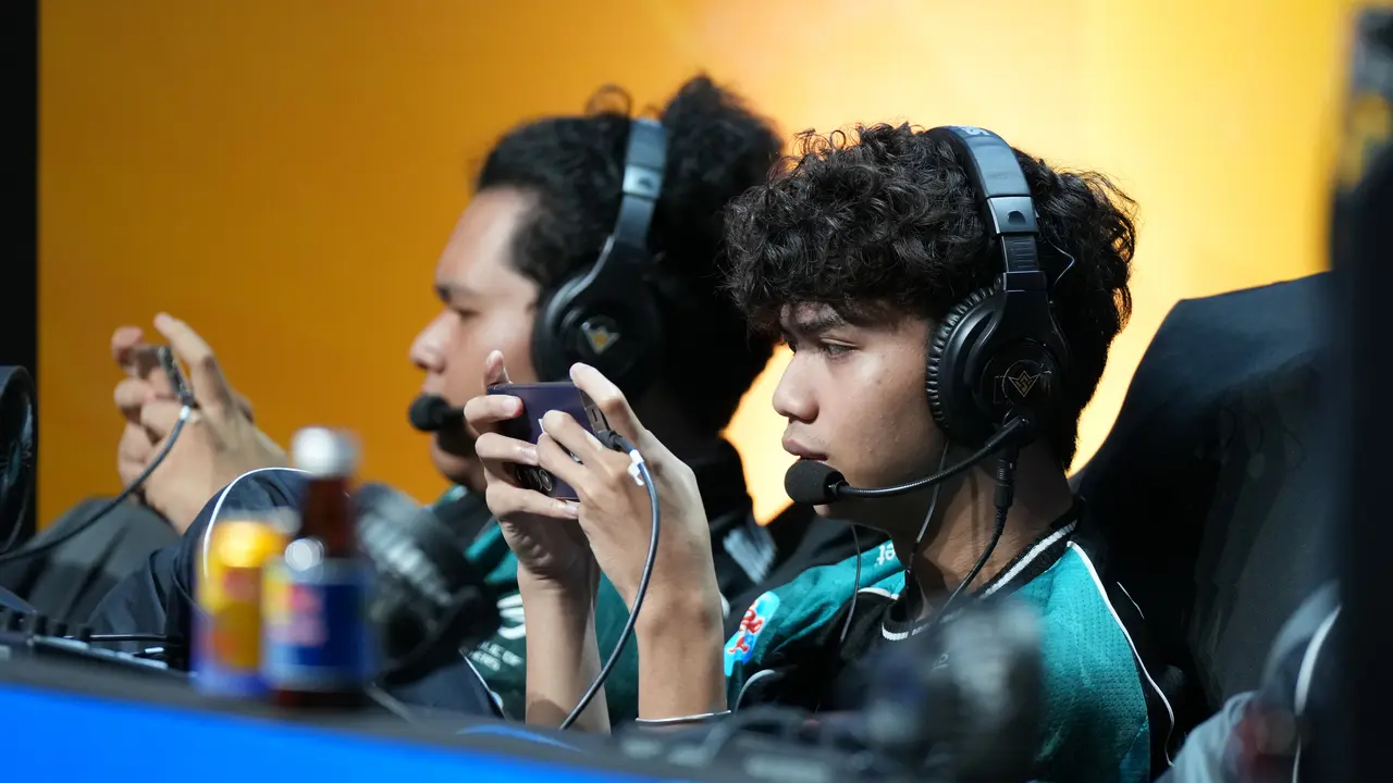 RRQ, EVOS, and MBR will have to sort out their issues if they want to make it to the finals. (Garena)